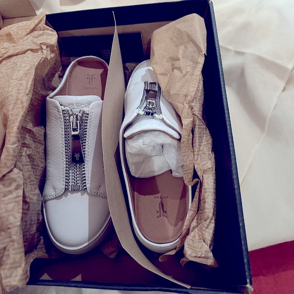FRYE Lena Zip Mule Silver Leather Platform Sneaker